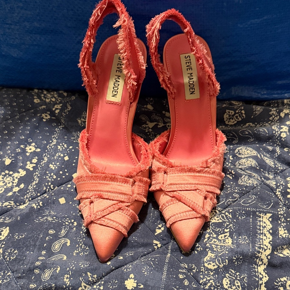 Steve Madden Women's Larysa Satin Frayed Slingback Pumps - Picture 3 of 7